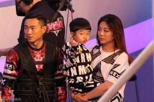 穿越娱乐圈综艺节目组吃瓜系统,揭秘综艺幕后那些事